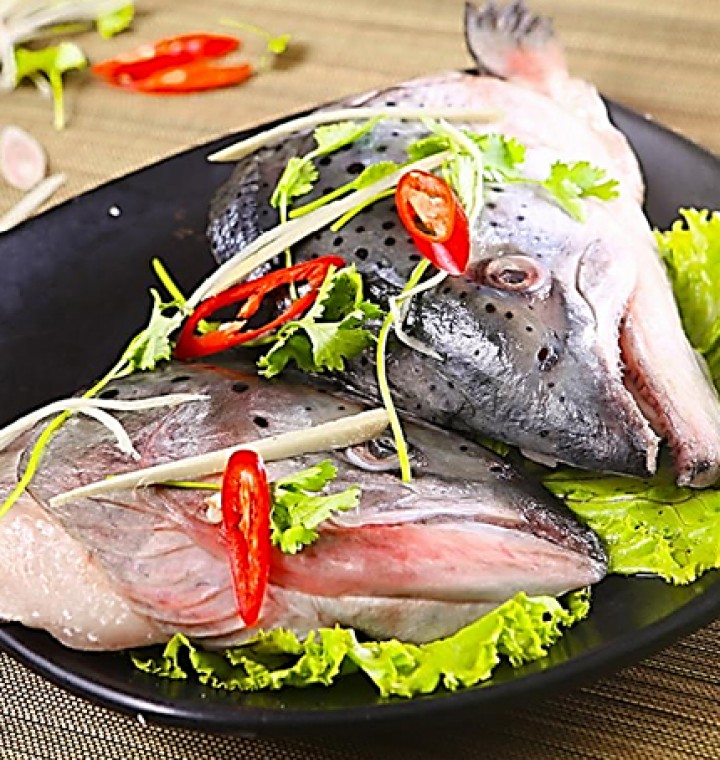 Lẩu đầu cá hồi chua cay